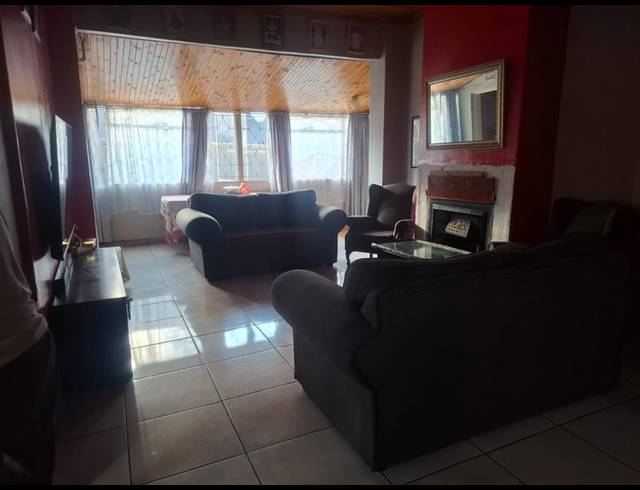 4 BEDROOM HOUSE FOR SALE IN KENILWORTH